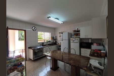 Casa à venda com 246m², 4 quartos e 3 vagas Casa à venda com 246m², 4 quartos e 3 vagasCozinha - Armários