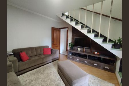 Casa à venda com 246m², 4 quartos e 3 vagas Casa à venda com 246m², 4 quartos e 3 vagasSala