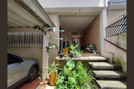 Casa à venda com 246m², 4 quartos e 3 vagas Casa à venda com 246m², 4 quartos e 3 vagasQuintal