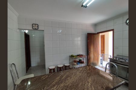 Casa à venda com 246m², 4 quartos e 3 vagas Casa à venda com 246m², 4 quartos e 3 vagasCozinha - Armários