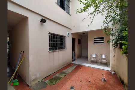 Casa à venda com 246m², 4 quartos e 3 vagas Casa à venda com 246m², 4 quartos e 3 vagasQuintal