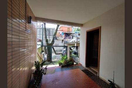 Casa à venda com 246m², 4 quartos e 3 vagas Casa à venda com 246m², 4 quartos e 3 vagasEntrada