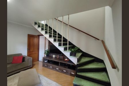 Casa à venda com 246m², 4 quartos e 3 vagas Casa à venda com 246m², 4 quartos e 3 vagasSala