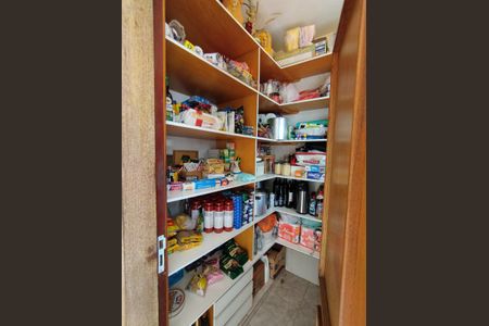 Casa à venda com 246m², 4 quartos e 3 vagas Casa à venda com 246m², 4 quartos e 3 vagasDispensa