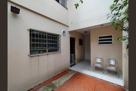 Casa à venda com 246m², 4 quartos e 3 vagas Casa à venda com 246m², 4 quartos e 3 vagasQuintal