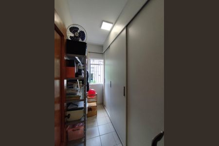 Casa à venda com 246m², 4 quartos e 3 vagas Casa à venda com 246m², 4 quartos e 3 vagasCloset