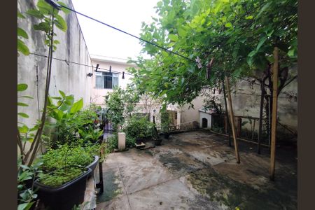 Casa à venda com 246m², 4 quartos e 3 vagas Casa à venda com 246m², 4 quartos e 3 vagasQuintal