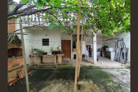 Casa à venda com 246m², 4 quartos e 3 vagas Casa à venda com 246m², 4 quartos e 3 vagasEdícula