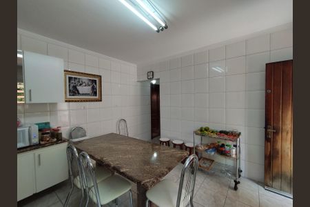 Casa à venda com 246m², 4 quartos e 3 vagas Casa à venda com 246m², 4 quartos e 3 vagasCozinha - Armários