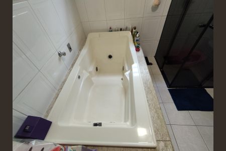 Casa à venda com 246m², 4 quartos e 3 vagas Casa à venda com 246m², 4 quartos e 3 vagasBanheiro - torneira