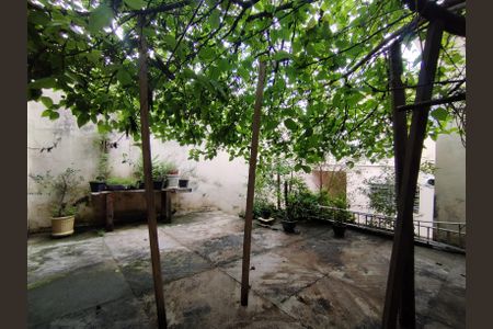 Casa à venda com 246m², 4 quartos e 3 vagas Casa à venda com 246m², 4 quartos e 3 vagasQuintal