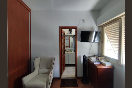 Casa à venda com 246m², 4 quartos e 3 vagas Casa à venda com 246m², 4 quartos e 3 vagasSuíte 3