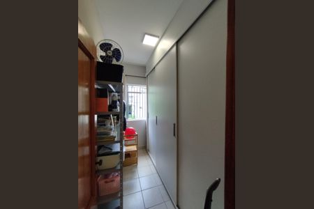 Casa à venda com 246m², 4 quartos e 3 vagas Casa à venda com 246m², 4 quartos e 3 vagasCloset