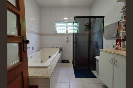 Casa à venda com 246m², 4 quartos e 3 vagas Casa à venda com 246m², 4 quartos e 3 vagasBanheiro - torneira