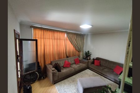 Casa à venda com 246m², 4 quartos e 3 vagas Casa à venda com 246m², 4 quartos e 3 vagasSala