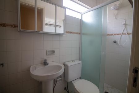 Casa à venda com 254m², 5 quartos e 3 vagasBanheiro 2