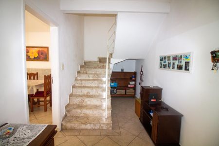 Casa à venda com 254m², 5 quartos e 3 vagasEscada