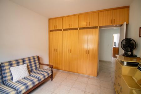 Casa à venda com 254m², 5 quartos e 3 vagasQuarto 2