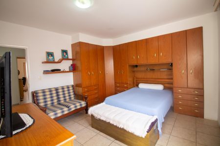 Casa à venda com 254m², 5 quartos e 3 vagasQuarto 3 - Suíte