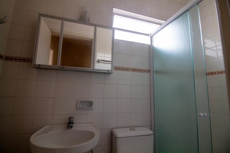 Casa à venda com 254m², 5 quartos e 3 vagasBanheiro 2