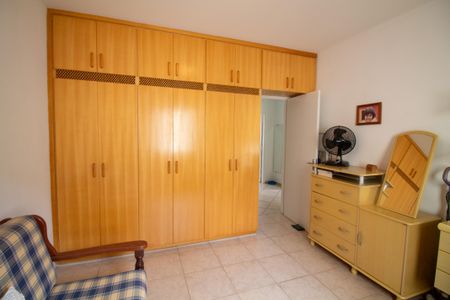 Casa à venda com 254m², 5 quartos e 3 vagasQuarto 2