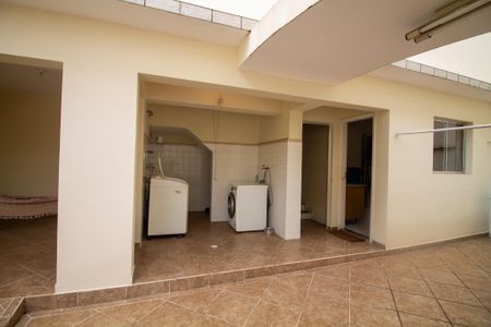 Casa à venda com 254m², 5 quartos e 3 vagasÁrea de Serviço