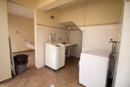 Casa à venda com 254m², 5 quartos e 3 vagasÁrea de Serviço