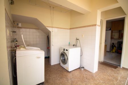 Casa à venda com 254m², 5 quartos e 3 vagasÁrea de Serviço