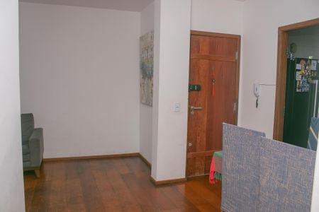 Sala de apartamento à venda com 3 quartos, 90m² em Santo Antônio, Belo Horizonte