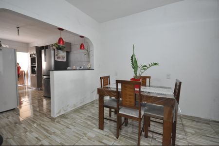 Casa à venda com 120m², 2 quartos e 3 vagasSala