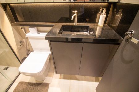 Banheiro de kitnet/studio à venda com 1 quarto, 26m² em Campo Belo, São Paulo