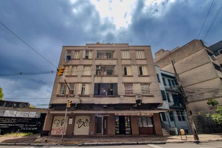 Apartamento à venda com 76m², 2 quartos e sem vaga Apartamento à venda com 76m², 2 quartos e sem vagaFachada