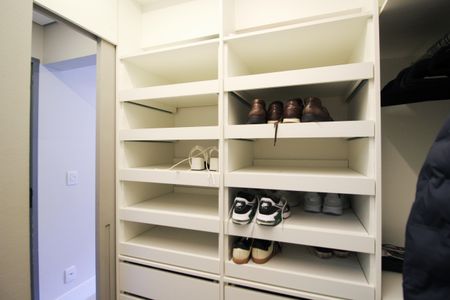 Apartamento para alugar com 79m², 2 quartos e 1 vaga Apartamento para alugar com 79m², 2 quartos e 1 vagaCloset da suíte