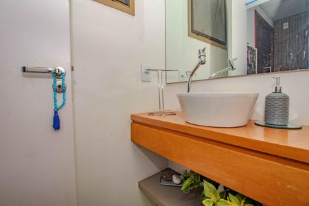 Casa de condomínio à venda com 210m², 3 quartos e 3 vagasLavabo