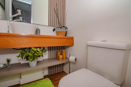 Casa de condomínio à venda com 210m², 3 quartos e 3 vagasLavabo