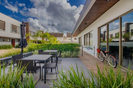 Casa de condomínio à venda com 210m², 3 quartos e 3 vagasÁrea comum - Piscina