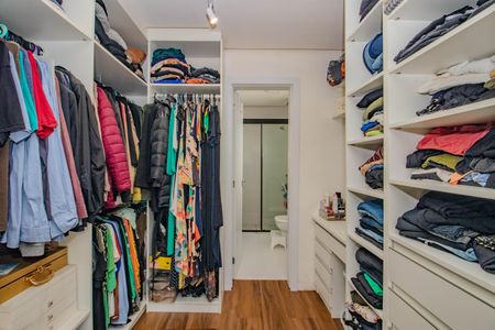 Casa de condomínio à venda com 210m², 3 quartos e 3 vagasSuíte 1 - Closet
