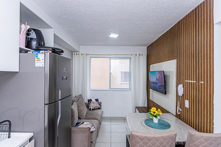 Sala, cozinha e área de serviço de apartamento para alugar com 2 quartos, 30m² em Piqueri, São Paulo