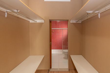 Casa de condomínio para alugar com 125m², 3 quartos e 4 vagasCloset  Suite 