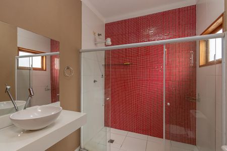 Casa de condomínio para alugar com 125m², 3 quartos e 4 vagasBanheiro da Suíte 