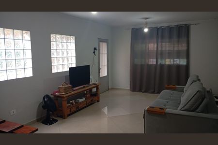 Casa à venda com 100m², 4 quartos e 2 vagas Casa à venda com 100m², 4 quartos e 2 vagasSala