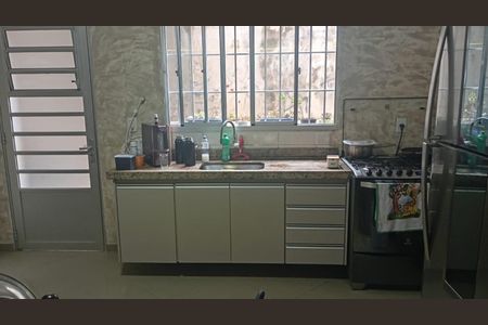 Casa à venda com 100m², 4 quartos e 2 vagas Casa à venda com 100m², 4 quartos e 2 vagasCozinha