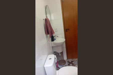 Casa à venda com 100m², 4 quartos e 2 vagas Casa à venda com 100m², 4 quartos e 2 vagasBanheiro