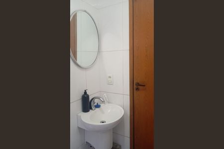 Casa à venda com 100m², 4 quartos e 2 vagas Casa à venda com 100m², 4 quartos e 2 vagasBanheiro