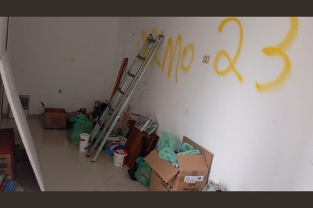 Casa à venda com 100m², 4 quartos e 2 vagas Casa à venda com 100m², 4 quartos e 2 vagasQuarto