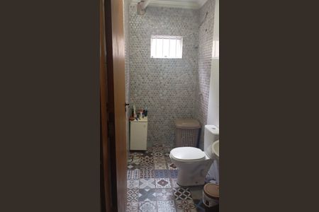 Casa à venda com 100m², 4 quartos e 2 vagas Casa à venda com 100m², 4 quartos e 2 vagasBanheiro