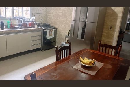 Casa à venda com 100m², 4 quartos e 2 vagas Casa à venda com 100m², 4 quartos e 2 vagasCozinha