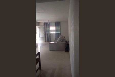 Casa à venda com 100m², 4 quartos e 2 vagas Casa à venda com 100m², 4 quartos e 2 vagasSala