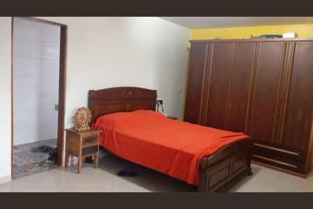 Casa à venda com 100m², 4 quartos e 2 vagas Casa à venda com 100m², 4 quartos e 2 vagasQuarto