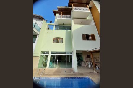 Casa à venda com 450m², 4 quartos e 3 vagasFoto 02